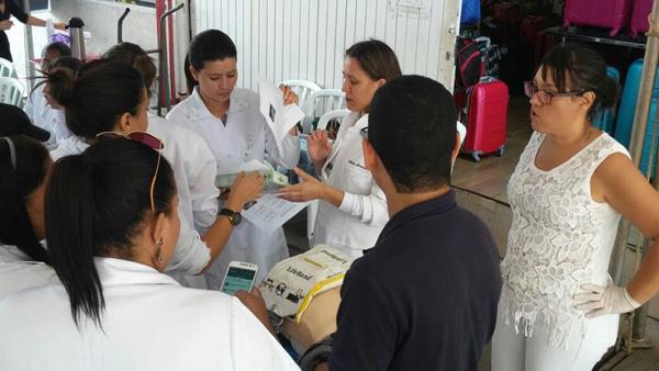 Tenda da Saúde Feira dos Importados - 14/05 Manhã - Diretora Gabriela Jacarandá
